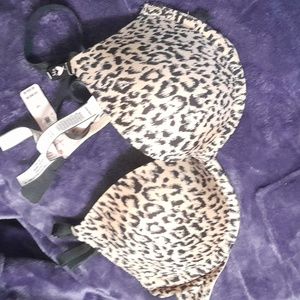 Nwt Victoria secret push up bra. 34B